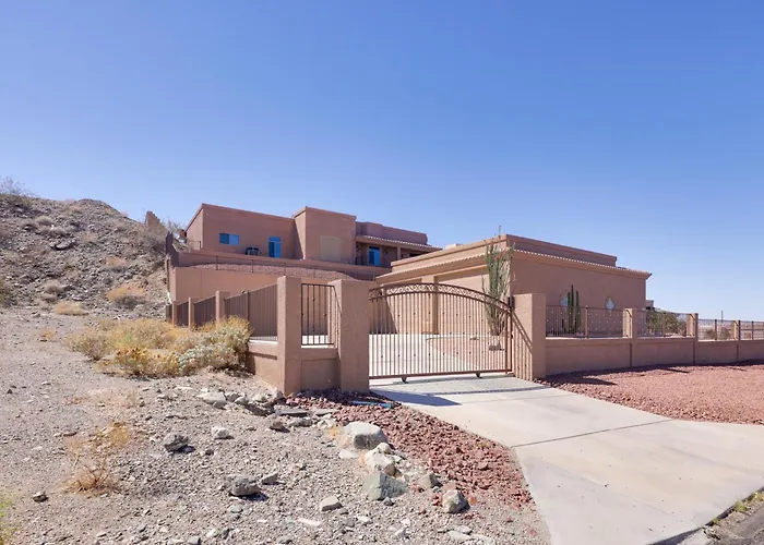 Holiday home Infinity Pool & Lake Views: Havasu Group Escape *