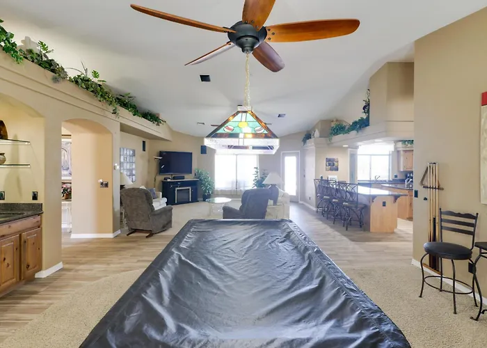 Infinity Pool & Lake Views: Havasu Group Escape