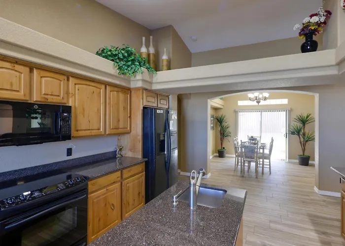 Holiday home Infinity Pool & Lake Views: Havasu Group Escape Lake Havasu City