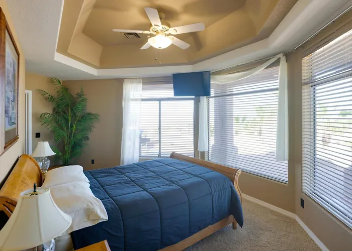 Infinity Pool & Lake Views: Havasu Group Escape Holiday home Lake Havasu City