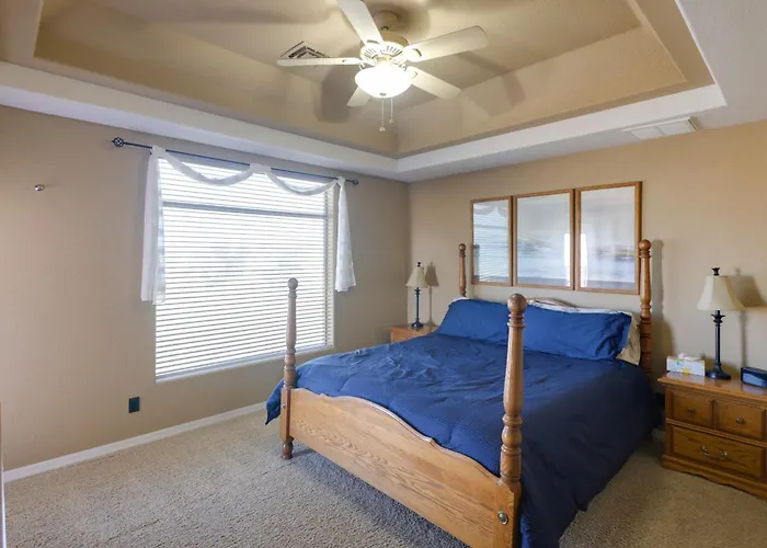 Infinity Pool & Lake Views: Havasu Group Escape Lake Havasu City