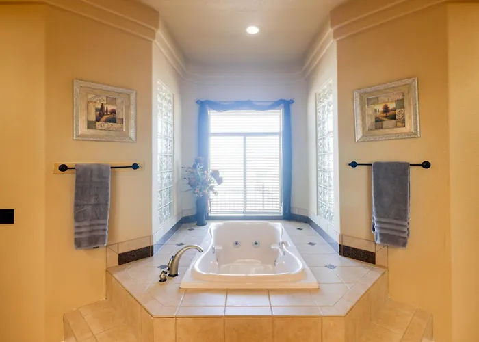 Infinity Pool & Lake Views: Havasu Group Escape Holiday home Lake Havasu City
