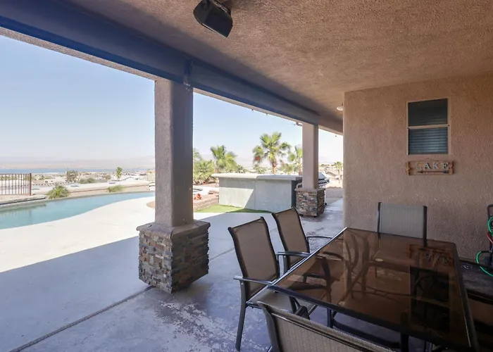 Infinity Pool & Lake Views: Havasu Group Escape