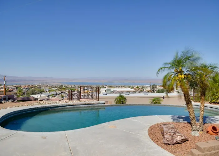 Infinity Pool & Lake Views: Havasu Group Escape *