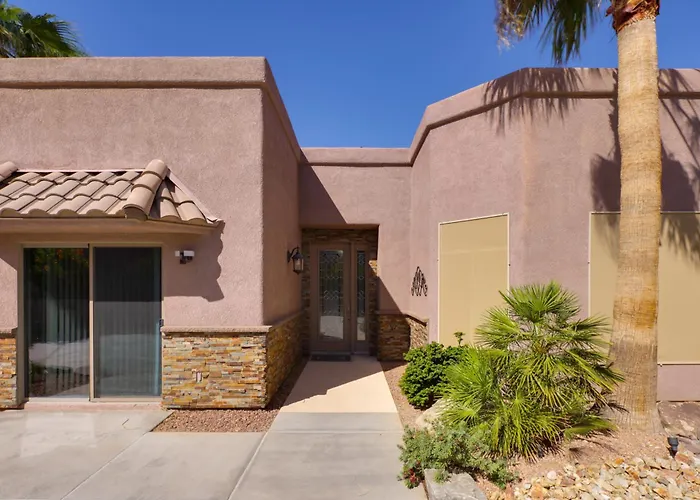 Infinity Pool & Lake Views: Havasu Group Escape *